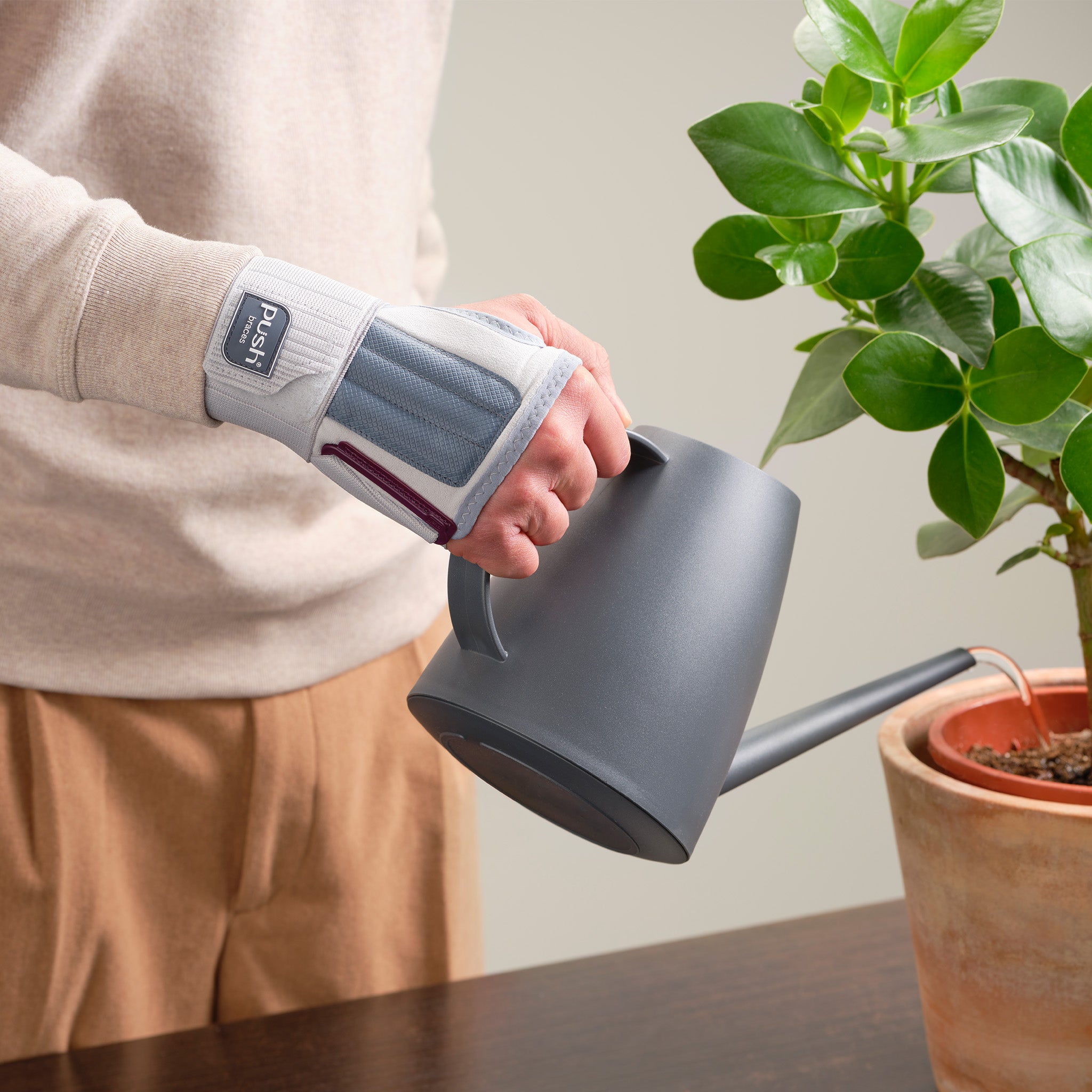 Handledsstöd med skenor för avlastning och stabilitet